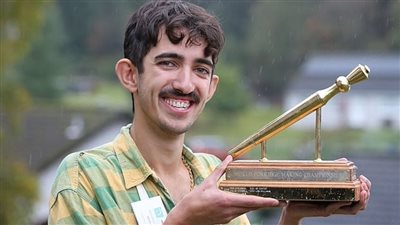 شاب بريطاني من أصل باكستاني يفوز ببطولة العالم في إنتاج العصيدة