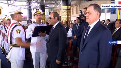حفل تخرج كلية الشرطة 2023، السيسي يقلد أوائل الخريجين أنواط الامتياز