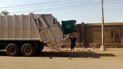 رفع 900 طن مخلفات وصيانة كشافات الإنارة بقرى 6 مراكز  بأسيوط