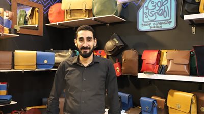 أصحاب حرفة الجلود: مشاركتنا في معرض تراثنا فرصة ونسعى لتلبية كل الأذواق