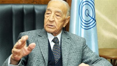 شيخ الإذاعيين فهمي عمر يدلي بصوته في الانتخابات الرئاسية بقنا (فيديو)