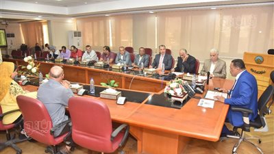  محافظ مطروح يناقش استعدادات استضافة مهرجان التمور الدولي السابع بسيوة (صور)