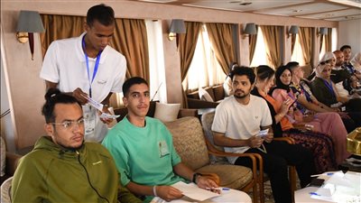 الوفود العربية تتناقش حول التطوع الابتكاري والإبداعي في سفينة النيل للشباب
