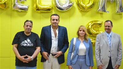  آداب عين شمس تكرم الإعلامي أسامة منير والمطرب أحمد حمادة