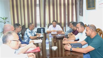 سكرتير مساعد محافظة البحيرة يعقد اجتماعا لمتابعة قرارات إزالة المزارع السمكية (صور)