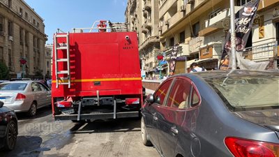 السيطرة على حريق مبنى بوسط البلد بجوار سينما ريفولي (فيديو وصور)