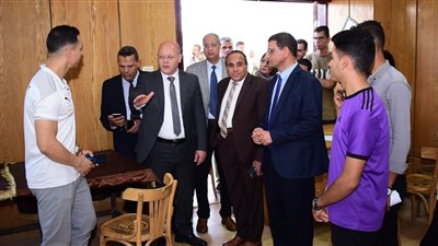 رئيس جامعة سوهاج يتفقد المحاضرات بكلية التربية 