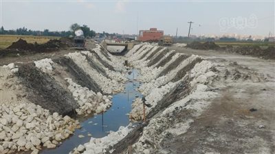 محافظ الغربية يتابع استمرار أعمال تبطين ترعة بلقينا بمركز المحلة الكبرى (صور)