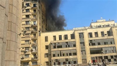 لجنة هندسية لمعاينة مخزن محترق بالقاهرة