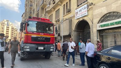 النيابة تنتدب المعمل الجنائي لبيان سبب حريق مبنى وسط البلد (فيديو وصور)