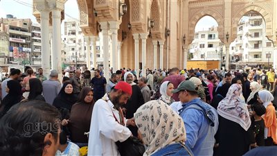 من الحلوى والحمص إلي حلقات الذكر والمدائح واطعام الطعام، كيف تحتفل طنطا بمولد السيد البدوي