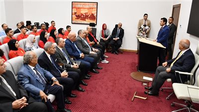 أشرف صبحي يكرم لاعبي الرماية بعد حجز 11 مقعدا في أولمبياد باريس