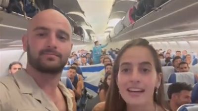 ذاهبون لقتل الفلسطينيين، إسرائيليون يغادرون مطارا في بيرو للانضمام إلى جيش الاحتلال (فيديو)