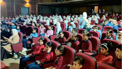 عرض فيلم وثائقي عن حرب أكتوبر لطلبة المدارس بالعريش