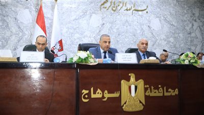 محافظ سوهاج يناقش الاستعدادات لمجابهة الكوارث والأزمات 