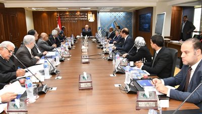 وزير الإسكان يؤكد أهمية دور البحث العلمى فى تطوير أداء قطاع مياه الشرب والصرف