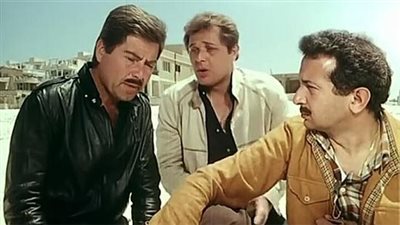 41 عاما على عرضه.. أسرار مثيرة حول فيلم العار..وملابسات اعتذار مديحة كامل والفخراني..وحكاية السلاح الشخصي لحسين فهمي