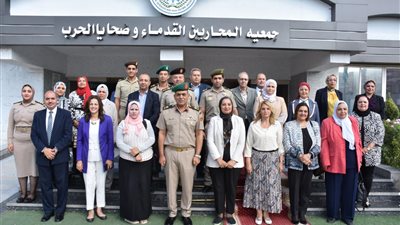 وفد من جامعة عين شمس يزور جمعية المحاربين القدامى وضحايا الحرب