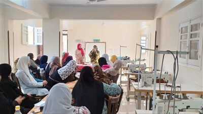 منصة أيادي مصر بالأقصر تنظم دورة تدريبية لتعليم الخياطة 