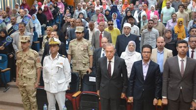 محافظ القليوبية يكرم 65 من أسر الشهداء ومصابي العمليات الحربية