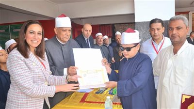 نائب محافظ البحيرة تكرم الفائز بالمركز الرابع على مستوى العالم بمسابقة القرآن الكريم (صور)