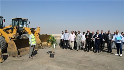 محافظ قنا يوجه بتكثيف الحملات المرورية لإلزام سائقي الأجرة بخطوط السير