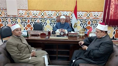 وكيل أوقاف الإسماعيلية يشدد على الالتزام بالزى وموضوع الخطبة (صور) 