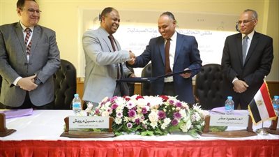 افتتاح أول مركز لصناعة المواد الفعالة الدوائية محليا.. وابتكار جهاز تنفس صناعي بتكنولوجيا مصرية 100%