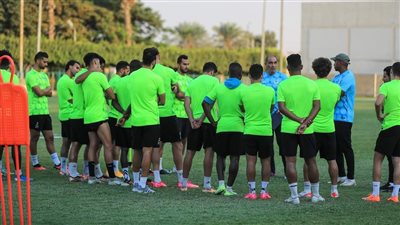 المصري يؤدي مرانه المسائي بمعسكر القاهرة استعدادا لمواجهة طلائع الجيش (صور)