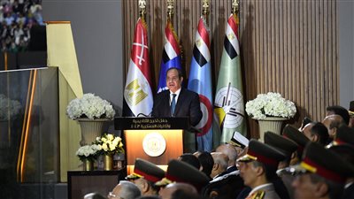 السيسي يشهد حفل تخرج دفعات جديدة من الكليات العسكرية...الرئيس يمنح أنواط الامتياز للأوائل.. ويحذر من تدهور الأوضاع في فلسطين