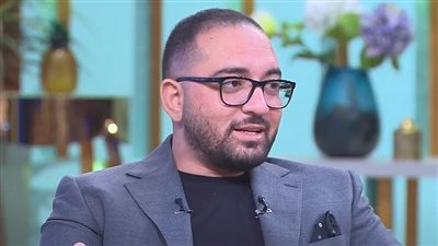 نجل محمد ثروت عن رحلته مع المرض: ربنا اختصني وحب يقول لي كلمتين على جنب (فيديو)