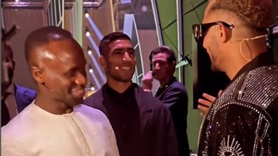 محمد رمضان رفقة أشرف حكيمي وساديو ماني ودروجبا من حفل قرعة أمم أفريقيا (فيديو) 