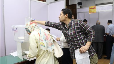 انتخابات نقابة الأطباء.. فتح اللجان الانتخابية حتى 5 مساءً.. دعوات للمشاركة بالتصويت.. ومنافسة شرسة بين المرشحين على مقعد النقيب