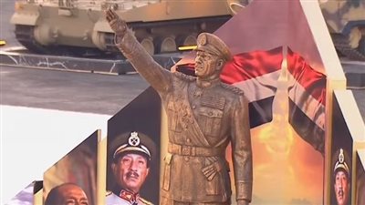 تمثال السادات حديث تويتر بعد عرضه في حفل الكليات العسكرية، ومتابعون: رسالة واضحة لإسرائيل