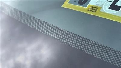 تعرف على وظيفة النقاط السوداء على الزجاج الأمامي للسيارة