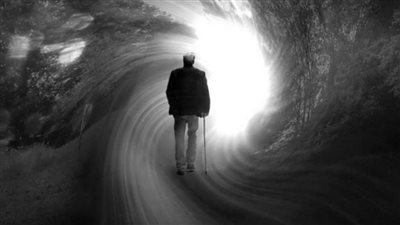 تفسير رؤية الجد المتوفى في المنام وعلاقتها بالحزن والهم 