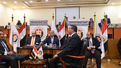 حازم عمر يصل الهيئة الوطنية لتقديم أوراق ترشحه للانتخابات الرئاسية (فيديو وصور)