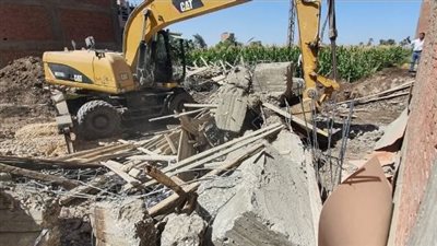 إزالة 27 حالة تعد على أراض زراعية وبناء مخالف بـ 7 مراكز بأسيوط