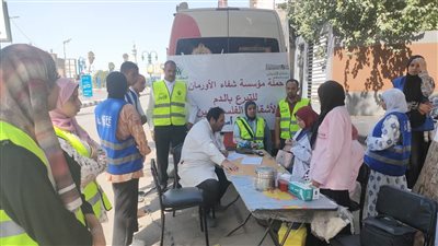 إقبال الشباب على التبرع بالدم في أسيوط لصالح أهالي فلسطين 