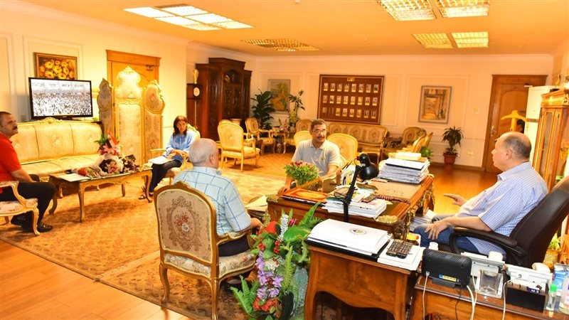 اجتماع محافظ أسيوط،