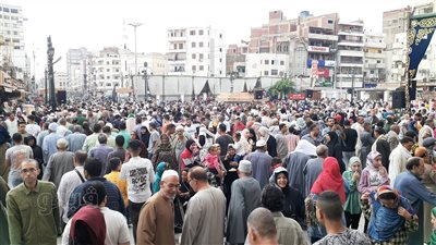 مستنيين التهامي للفجر، الطرق الصوفية تملأ ساحات السيد البدوي للاستمتاع بصوت عميد الإنشاد الديني