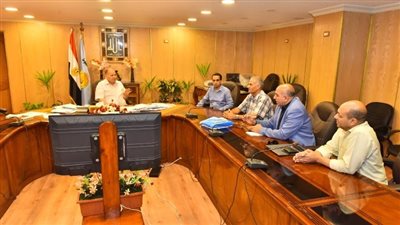 محافظة أسيوط تبحث مع الزراعة دعم مشروع الحفاظ على النحل الفرعوني 