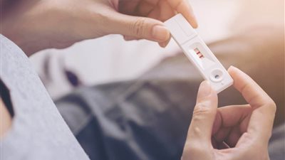 5 أعراض للحمل المبكر، أبرزها البقع والتشنجات