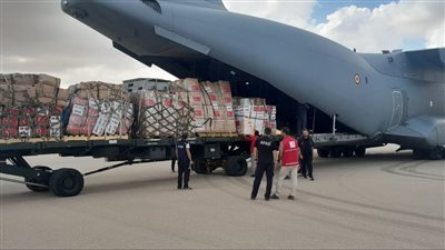 ثالث طائرة مساعدات تركية تصل مطار العريش لدعم غزة (صور)