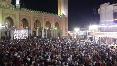 توافد الآلاف على ساحة البدي قبل بدء احتفالية ياسين التهامي (فيديو)