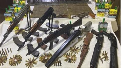 القبض على 6 عناصر إجرامية بحوزتهم 40 كيلو مخدرات و11 قطعة سلاح بالبحيرة