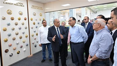 رئيس الوزراء يتفقد مصنع شركة بورسعيد للصناعات الكهربائية أفينا