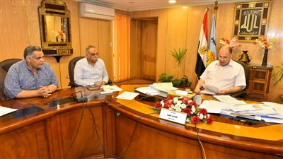 محافظ أسيوط يناقش الموقف التنفيذى لـ 7 مشروعات ضمن برنامج التنمية المحلية