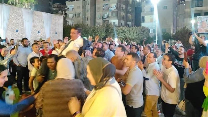 احتفالات أنصار الفائز،