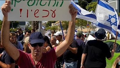 مظاهرات بتل أبيب ضد نتنياهو لعدم التحرك في ملف الأسرى